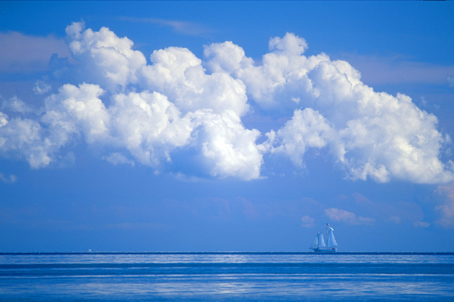 [blue sky sailboat[1].jpg]